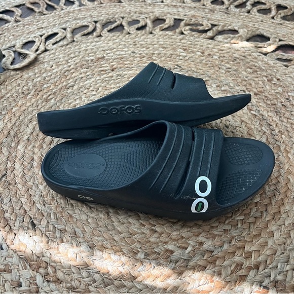 OOFOS sandals - men’s 6 women’s 8 - Picture 1 of 6